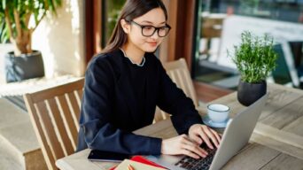10 Daily Habits Every Successful Job Seeker Should Adopt