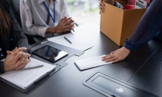 The Right Way to Give Notice: Timing, Etiquette, and Common Mistakes